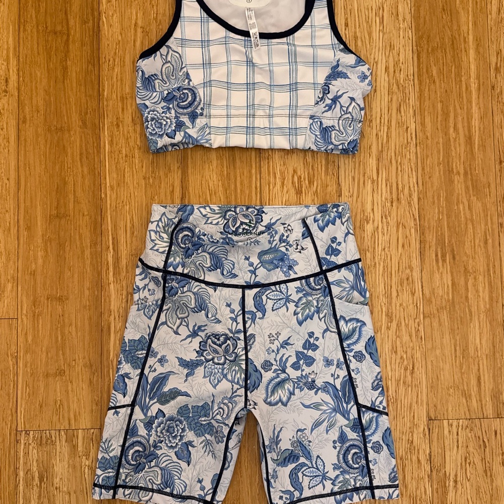 Tuckernuck Blue and White Floral Leggings